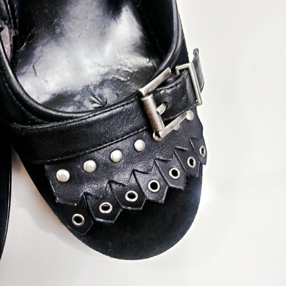 🚺 YELLOW BOX Black Suede & Leather Pumps - Picture 4 of 5